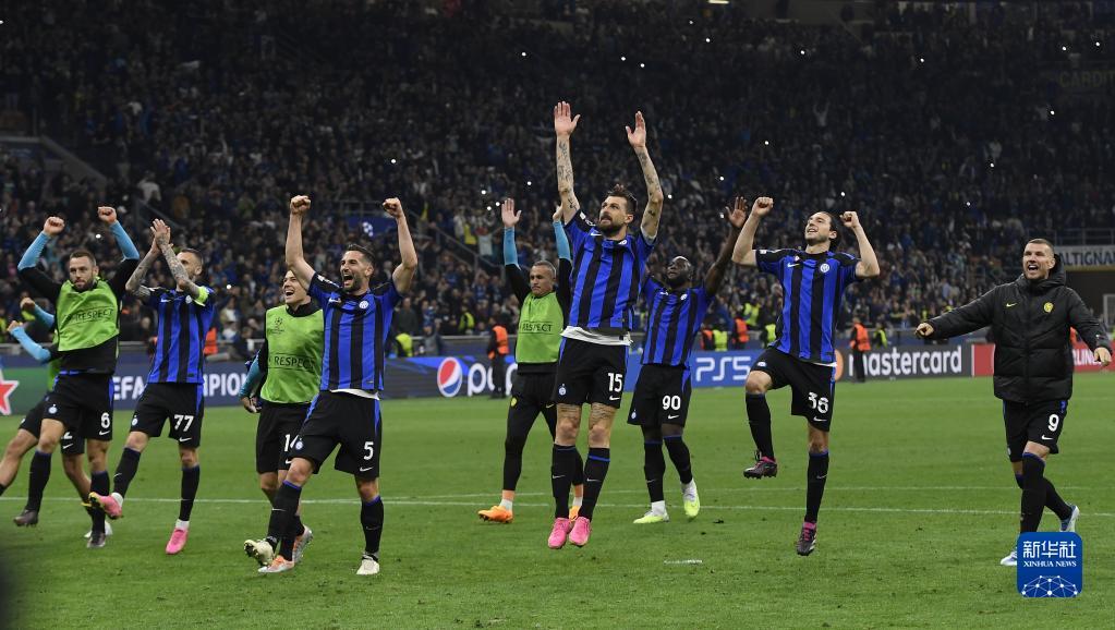 [德甲]布兰特主罚任意球 皮球直挂球门死角