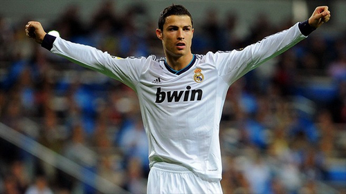 惊魂一幕！后脑勺撞膝，杨瀚森险些受伤，幸无大碍啊！