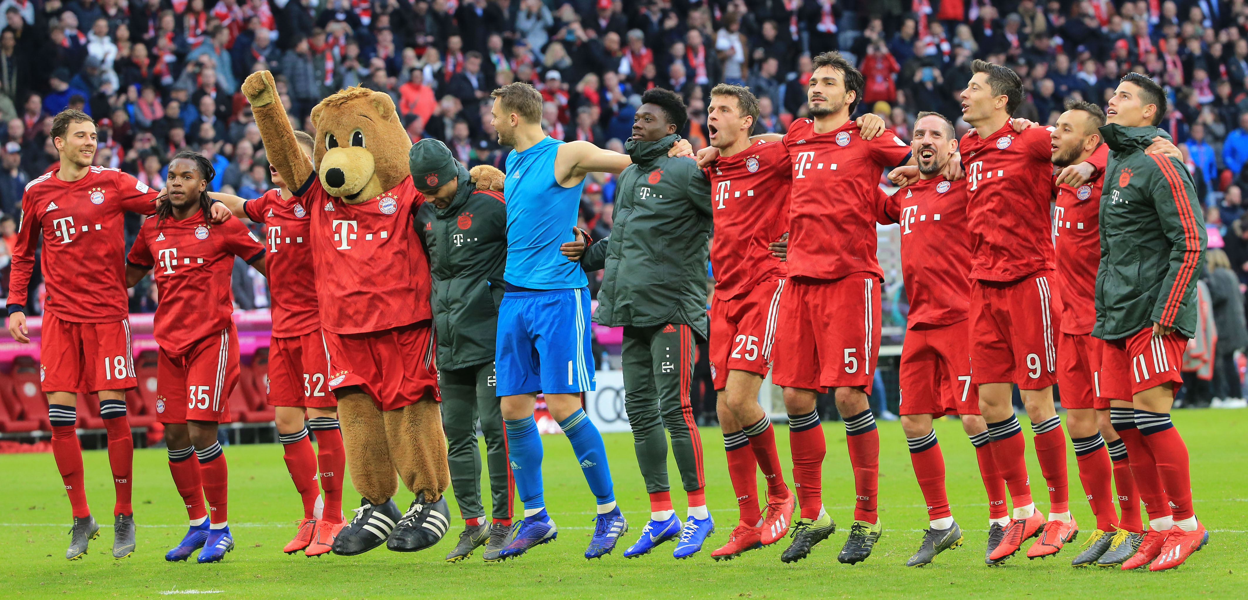 勇士137-103击败国王 库里27+10德罗赞24分