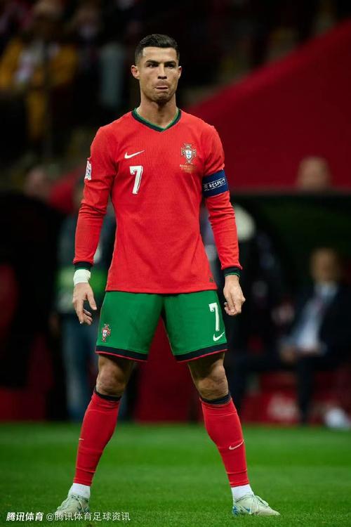 再休一场将无缘赛季末评奖，官方：詹姆斯缺阵今日对马刺一战