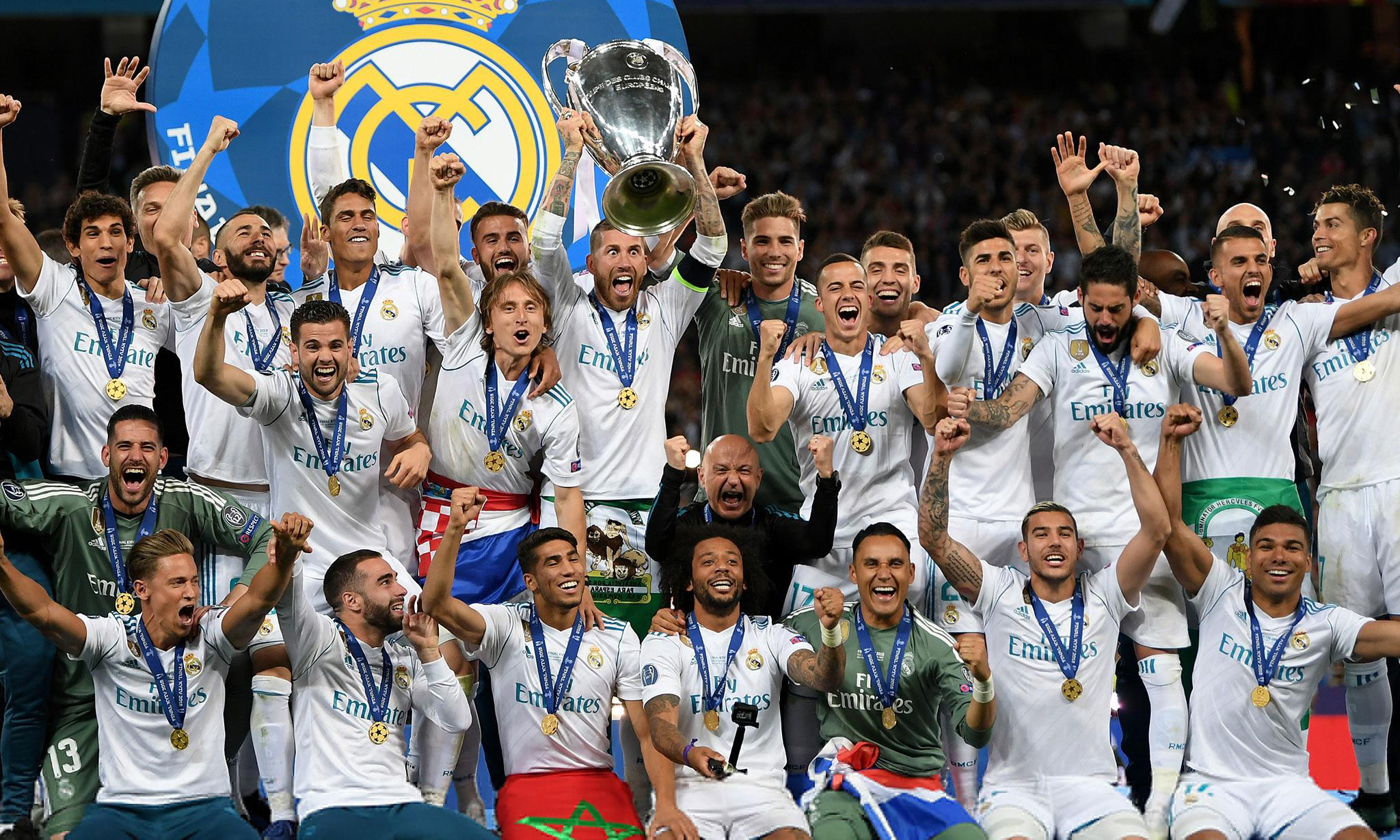 詹姆斯正式拒绝湖人续约合同！想重返骑士冲冠，米切尔却不给面子